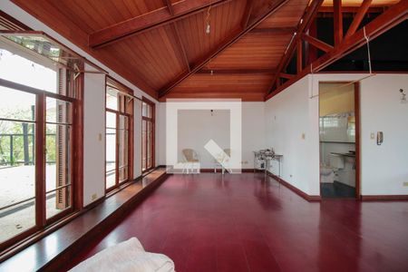 Casa à venda com 300m², 3 quartos e 3 vagas Casa à venda com 300m², 3 quartos e 3 vagasQuarto