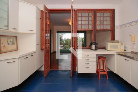 Casa à venda com 300m², 3 quartos e 3 vagas Casa à venda com 300m², 3 quartos e 3 vagasCozinha