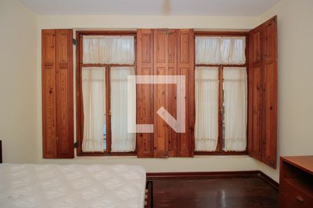 Casa à venda com 300m², 3 quartos e 3 vagas Casa à venda com 300m², 3 quartos e 3 vagasSuíte 1