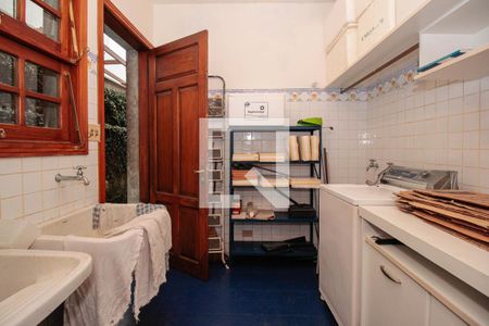 Casa à venda com 300m², 3 quartos e 3 vagas Casa à venda com 300m², 3 quartos e 3 vagasLavanderia