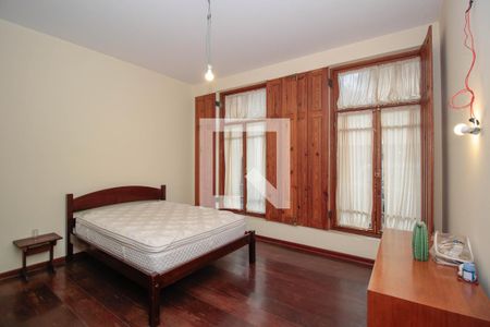 Casa à venda com 300m², 3 quartos e 3 vagas Casa à venda com 300m², 3 quartos e 3 vagasSuíte 1