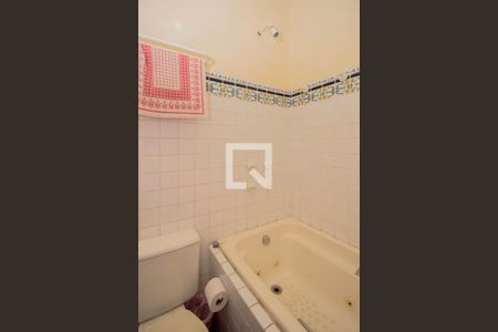 Casa à venda com 300m², 3 quartos e 3 vagas Casa à venda com 300m², 3 quartos e 3 vagasBanheiro da Suíte 1