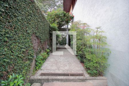 Casa à venda com 300m², 3 quartos e 3 vagas Casa à venda com 300m², 3 quartos e 3 vagasCorredor