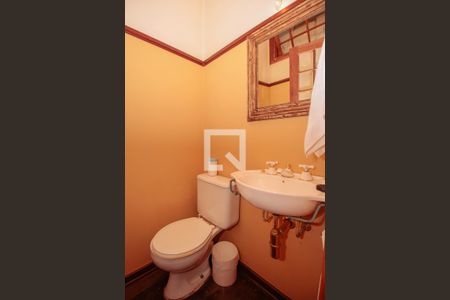 Casa à venda com 300m², 3 quartos e 3 vagas Casa à venda com 300m², 3 quartos e 3 vagasLavabo