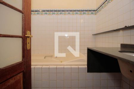 Casa à venda com 300m², 3 quartos e 3 vagas Casa à venda com 300m², 3 quartos e 3 vagasBanheiro da Suíte 1