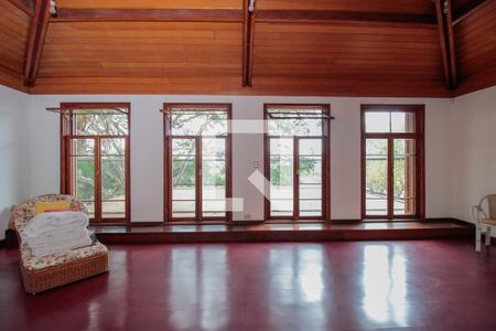 Casa à venda com 300m², 3 quartos e 3 vagas Casa à venda com 300m², 3 quartos e 3 vagasQuarto