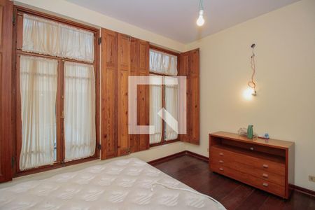 Casa à venda com 300m², 3 quartos e 3 vagas Casa à venda com 300m², 3 quartos e 3 vagasSuíte 1