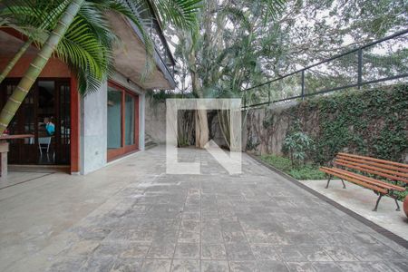 Casa à venda com 300m², 3 quartos e 3 vagas Casa à venda com 300m², 3 quartos e 3 vagasQuintal