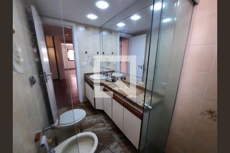 Apartamento para alugar com 236m², 4 quartos e 4 vagasBanheiro 1