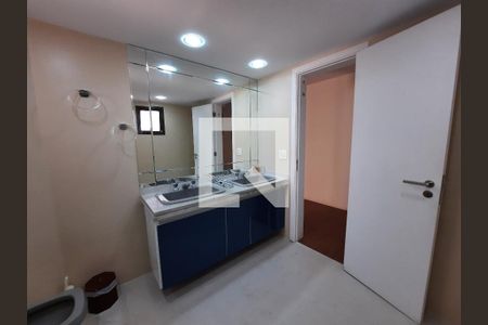 Apartamento para alugar com 236m², 4 quartos e 4 vagasBanheiro da Suíte 1