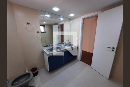 Apartamento para alugar com 236m², 4 quartos e 4 vagasBanheiro da Suíte 1