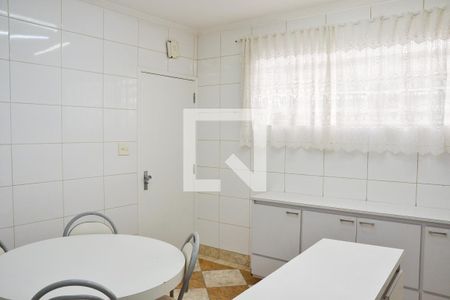 Casa para alugar com 180m², 3 quartos e 2 vagas Casa para alugar com 180m², 3 quartos e 2 vagasCozinha