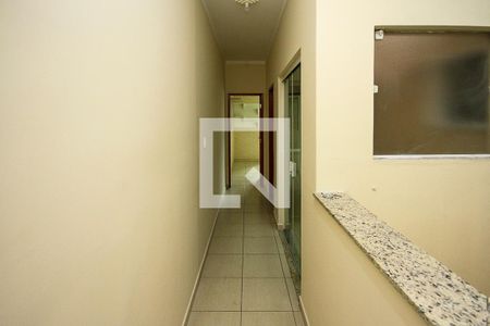 Corredor de casa para alugar com 3 quartos, 106m² em Vila Antonieta, São Paulo