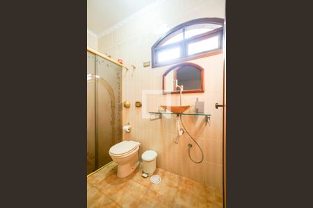 Casa à venda com 370m², 3 quartos e 4 vagasBanheiro social