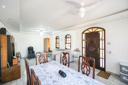 Sala de estar de casa à venda com 3 quartos, 370m² em Penha de França, São Paulo