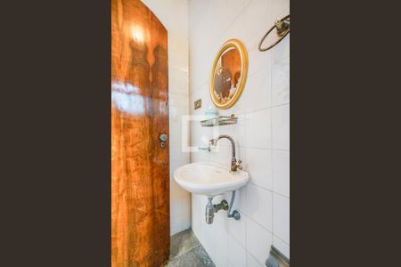 Casa à venda com 370m², 3 quartos e 4 vagasBanheiro de serviço