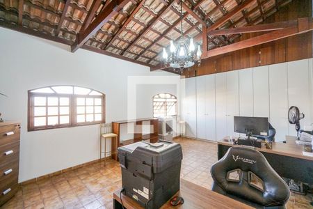 Casa à venda com 370m², 3 quartos e 4 vagasEscritório