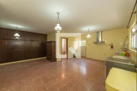 Casa à venda com 500m², 3 quartos e 5 vagas Casa à venda com 500m², 3 quartos e 5 vagasCozinha