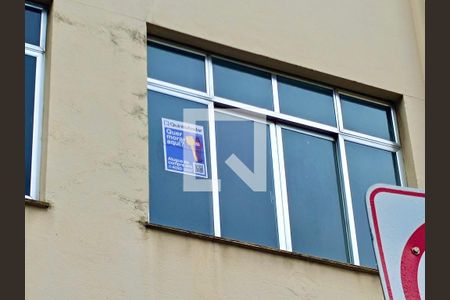 Apartamento à venda com 90m², 3 quartos e sem vaga Apartamento à venda com 90m², 3 quartos e sem vagaFachada com cartaz QA