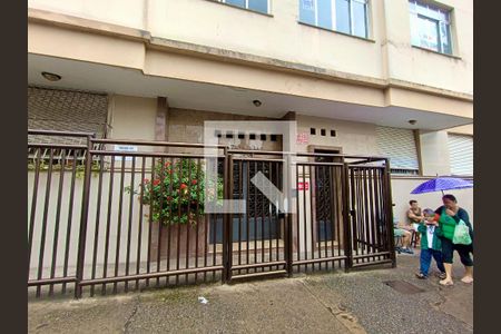 Apartamento à venda com 90m², 3 quartos e sem vaga Apartamento à venda com 90m², 3 quartos e sem vagaFachada com cartaz QA