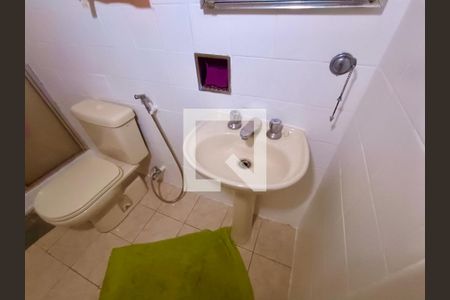 Apartamento à venda com 90m², 3 quartos e sem vaga Apartamento à venda com 90m², 3 quartos e sem vagaBanheiro social