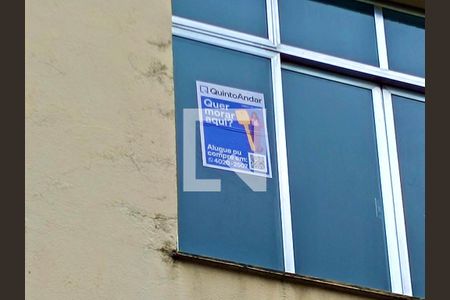 Apartamento à venda com 90m², 3 quartos e sem vaga Apartamento à venda com 90m², 3 quartos e sem vagaFachada com cartaz QA