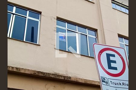 Apartamento à venda com 90m², 3 quartos e sem vaga Apartamento à venda com 90m², 3 quartos e sem vagaFachada com cartaz QA