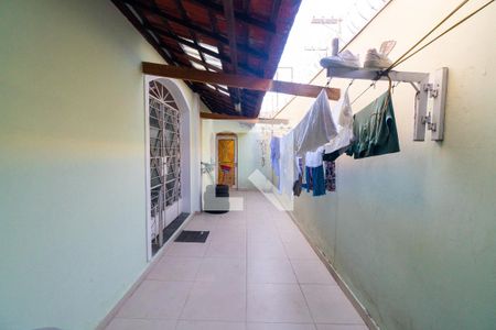 Casa à venda com 288m², 4 quartos e 2 vagasCorredor Lateral