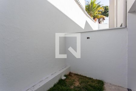 Casa à venda com 112m², 2 quartos e 1 vagaÁrea de serviço 