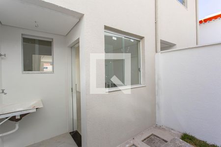 Casa à venda com 112m², 2 quartos e 1 vagaÁrea de serviço 