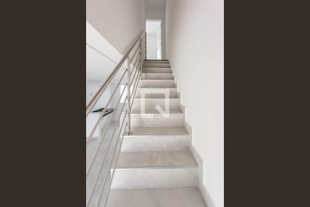 Casa à venda com 112m², 2 quartos e 1 vagaEscada