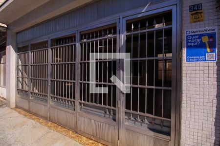 Casa à venda com 196m², 4 quartos e 2 vagas Casa à venda com 196m², 4 quartos e 2 vagasFachada