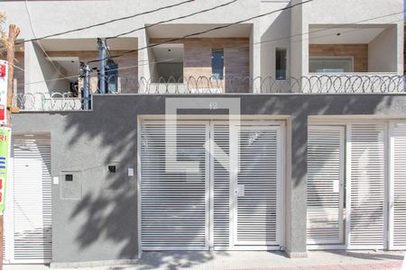 Casa à venda com 112m², 2 quartos e 1 vaga Casa à venda com 112m², 2 quartos e 1 vagaFachada