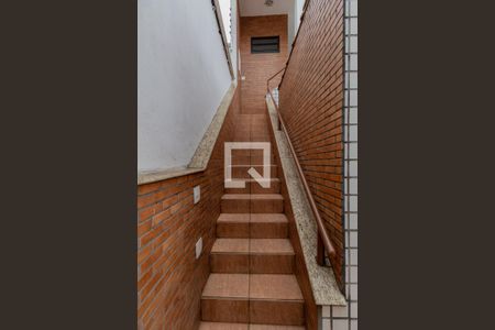 Casa à venda com 287m², 6 quartos e 6 vagas Casa à venda com 287m², 6 quartos e 6 vagasEscada