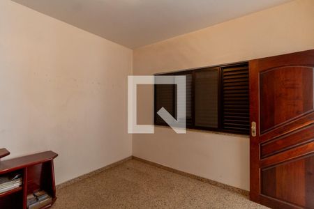 Casa à venda com 287m², 6 quartos e 6 vagas Casa à venda com 287m², 6 quartos e 6 vagasQuarto Externo