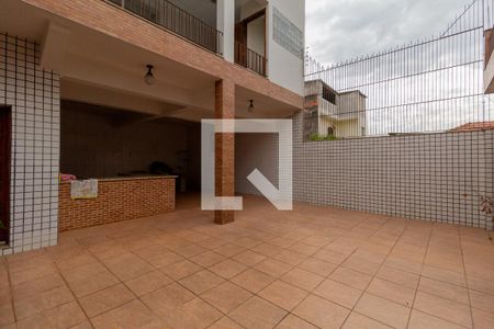 Casa à venda com 287m², 6 quartos e 6 vagas Casa à venda com 287m², 6 quartos e 6 vagasQuintal