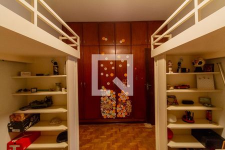 Casa à venda com 287m², 6 quartos e 6 vagas Casa à venda com 287m², 6 quartos e 6 vagasQuarto 2