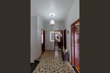 Casa à venda com 287m², 6 quartos e 6 vagas Casa à venda com 287m², 6 quartos e 6 vagasCorredor