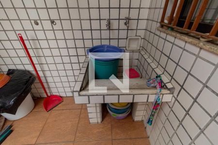 Casa à venda com 287m², 6 quartos e 6 vagas Casa à venda com 287m², 6 quartos e 6 vagasÁrea de Serviço