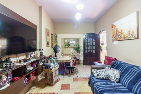 Casa à venda com 172m², 2 quartos e 2 vagas Casa à venda com 172m², 2 quartos e 2 vagasSala