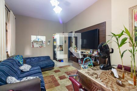 Casa à venda com 172m², 2 quartos e 2 vagas Casa à venda com 172m², 2 quartos e 2 vagasSala