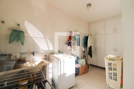 Casa à venda com 398m², 3 quartos e 8 vagas Casa à venda com 398m², 3 quartos e 8 vagasÁrea de serviço