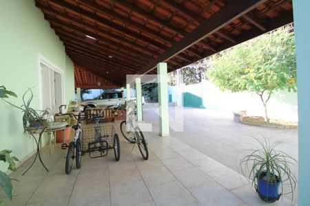 Casa à venda com 398m², 3 quartos e 8 vagas Casa à venda com 398m², 3 quartos e 8 vagasÁrea externa