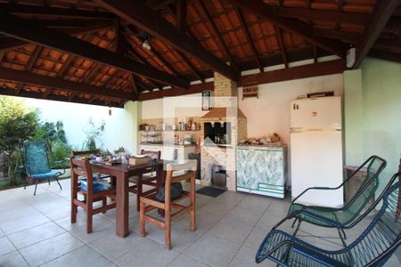 Casa à venda com 398m², 3 quartos e 8 vagas Casa à venda com 398m², 3 quartos e 8 vagasÁrea externa