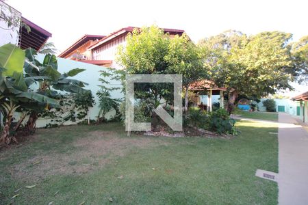 Casa à venda com 398m², 3 quartos e 8 vagas Casa à venda com 398m², 3 quartos e 8 vagasÁrea externa