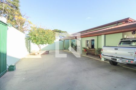 Casa à venda com 398m², 3 quartos e 8 vagas Casa à venda com 398m², 3 quartos e 8 vagasÁrea externa