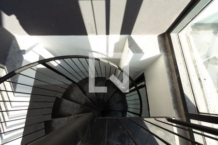 Studio à venda com 77m², 1 quarto e 1 vaga Studio à venda com 77m², 1 quarto e 1 vagaEscada