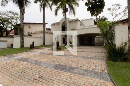 Casa para alugar com 700m², 5 quartos e 6 vagasFachada