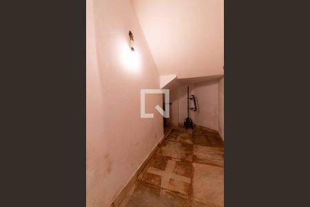 Casa para alugar com 700m², 5 quartos e 6 vagasAdega