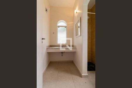 Casa para alugar com 700m², 5 quartos e 6 vagasBanheiro 1